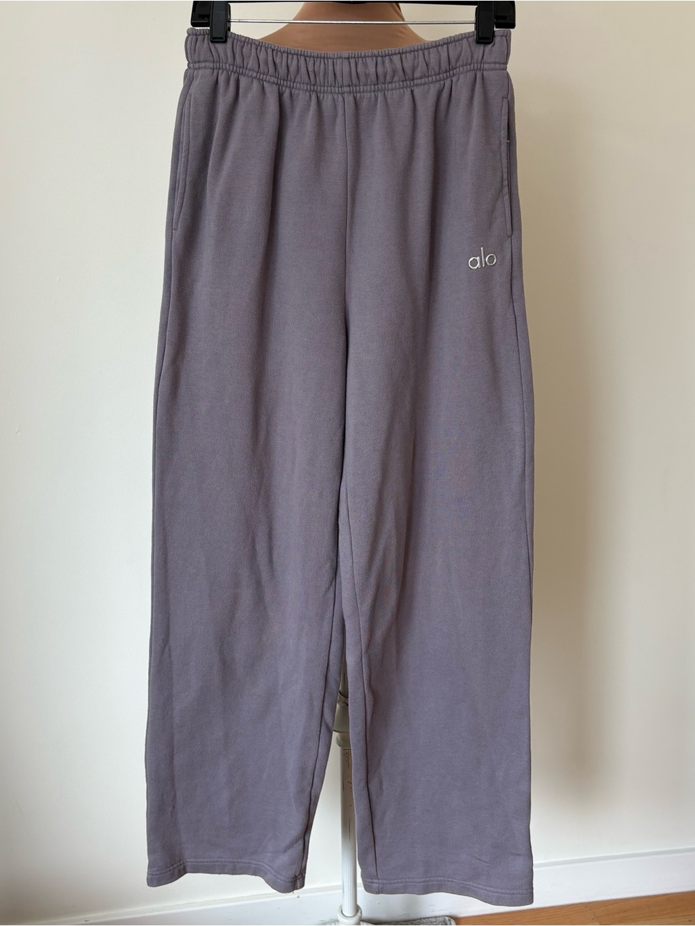 Alo Yoga Accolade Straight Leg Raisinette Gray Fleece Lined Unisex Sweatpants M - Picture 5 of 8